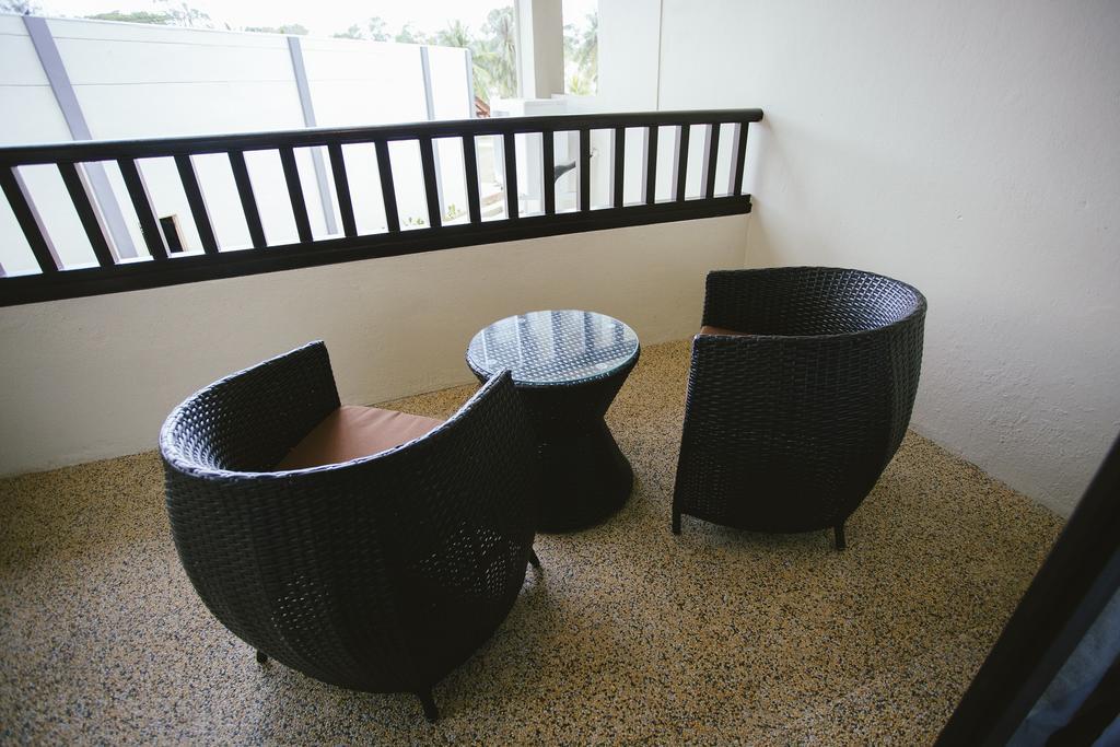 Sand & Sandals Desaru Beach Resort & Spa Eksteriør bilde A set of outdoor furniture