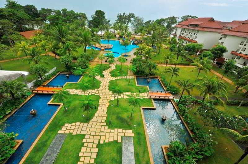 Sand & Sandals Desaru Beach Resort & Spa Eksteriør bilde The hotel's grounds