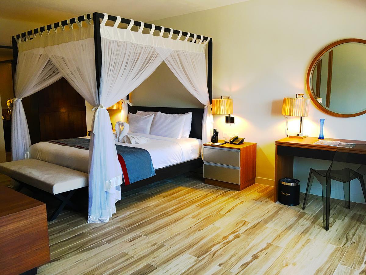 Sand & Sandals Desaru Beach Resort & Spa Eksteriør bilde A room at the hotel